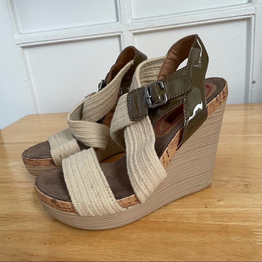 5/48 Olive and beige sandal wedges